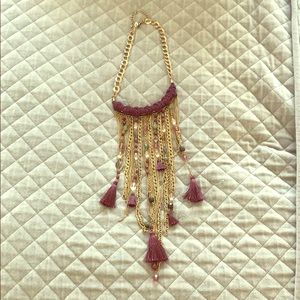 GORGEOUS STATEMENT NECKLACE !
